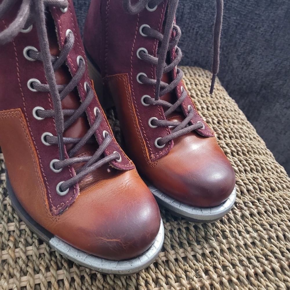 Boots - Picture 2 of 9